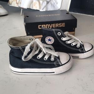 Converse  Size 6 toddlers